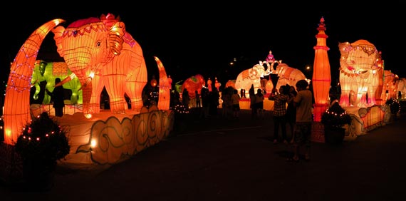 Festival de globos de colores. Loy Kratong. Chiang Mai