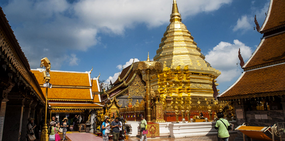 Espectacular la restaurada estupa del Doi Suthep. Chiang Mai