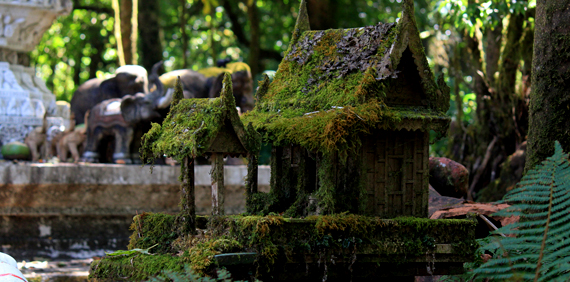 Casa de los espritus en la cima del Doi Inthanon