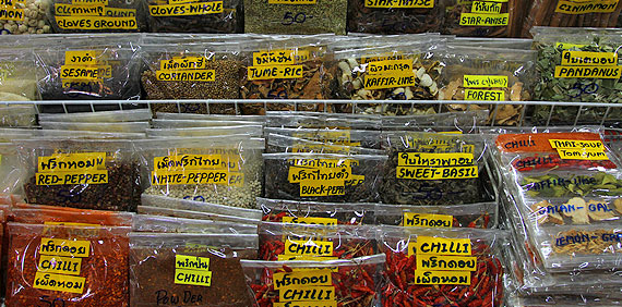 Especias en un mercado de Chiang Mai