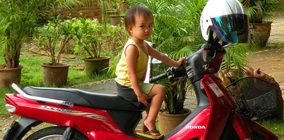 Aprenden desde pequeñitos a lo de las motos Aprenden desde pequeñitos a lo de las motos