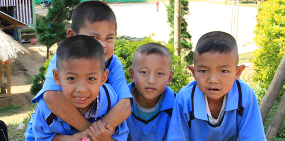 Niños de una aldea cercana a Chiang Mai